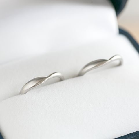リングケースに納めて納品の日を待つプラチナ950の結婚指輪。